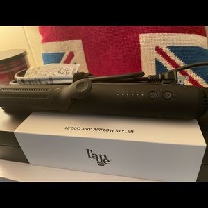 L’ange Le Duo Air Styler in black.